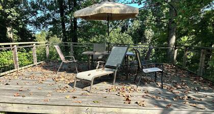 Lake House near Green River Lake and minutes from several marinas.