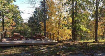 Lake House näköalalla Green River -järvelle ja muutaman minuutin päässä useista venesatamista.