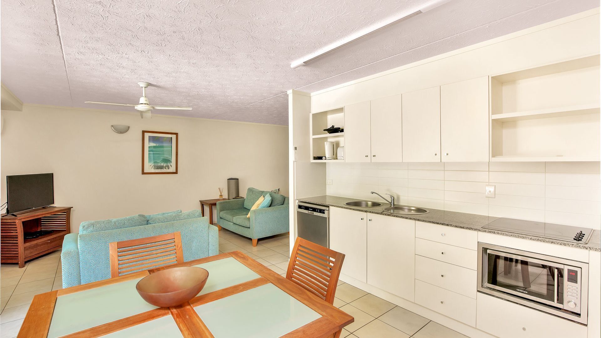 Baden 65 - Rainbow Shores. Overlooking lap pool. Ground Floor. Air Conditioning — image 2