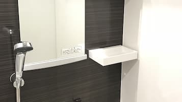 Studio with Balcony | Bathroom shower