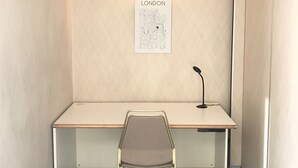 Studio with Balcony - Rose Room (Fukuyama)