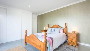 Comfort House, 2 Bedrooms | 2 bedrooms, premium bedding, individually decorated