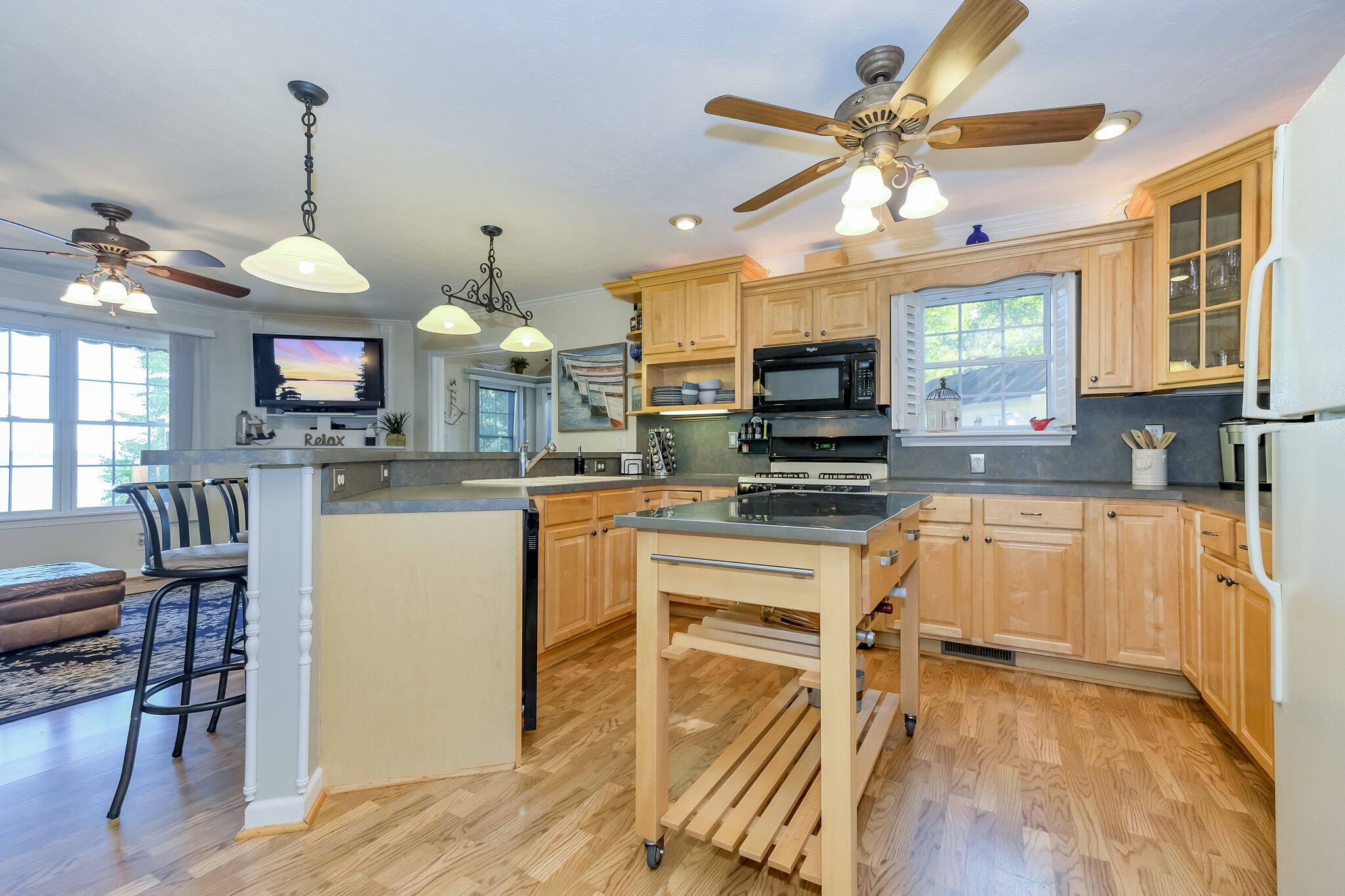 5 BR, 3.5 Bath, Game Room, Kayaks, Paddle Boards, PETS WELCOMED!