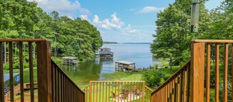 5 BR, 3.5 Bath, Game Room, Kayaks, Paddle Boards, PETS WELCOMED!