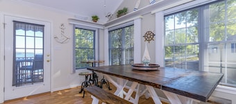 5 BR, 3.5 Bath, Game Room, Kayaks, Paddle Boards, PETS WELCOMED!