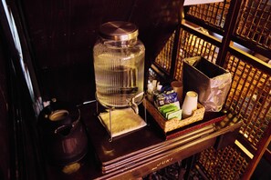 Vacation House Rental (Whole House, Non Smoking) | Dining room