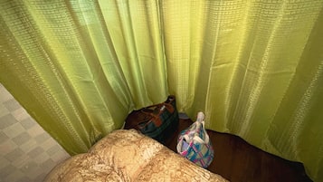 Shared Dormitory, 3 Katil Bujang (Single), Non Smoking, Shared Bathroom | Dihias secara berasingan, dilengkapkan perabot secara berasingan, meja