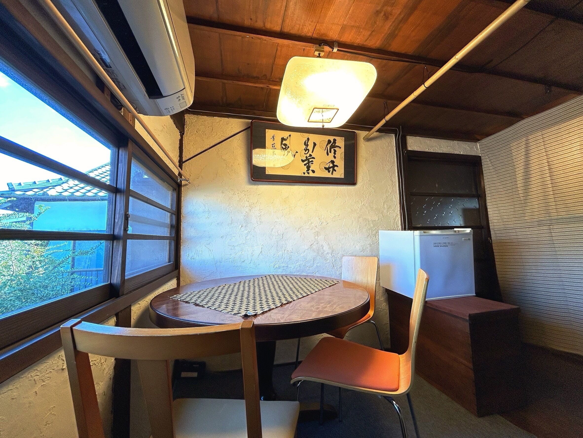 Decoración personalizada, muebles diferentes y escritorio 