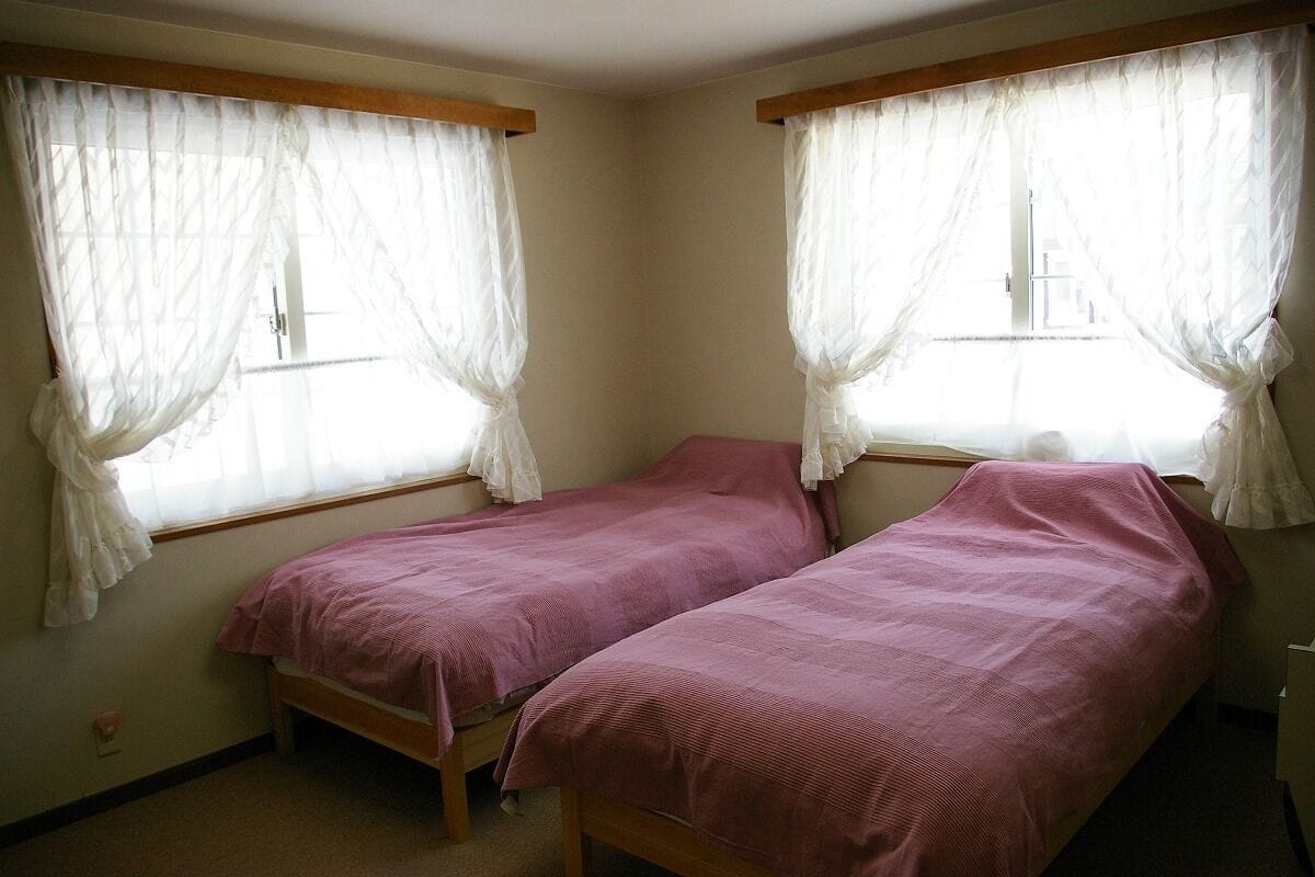 Small Western Style Room | Free WiFi