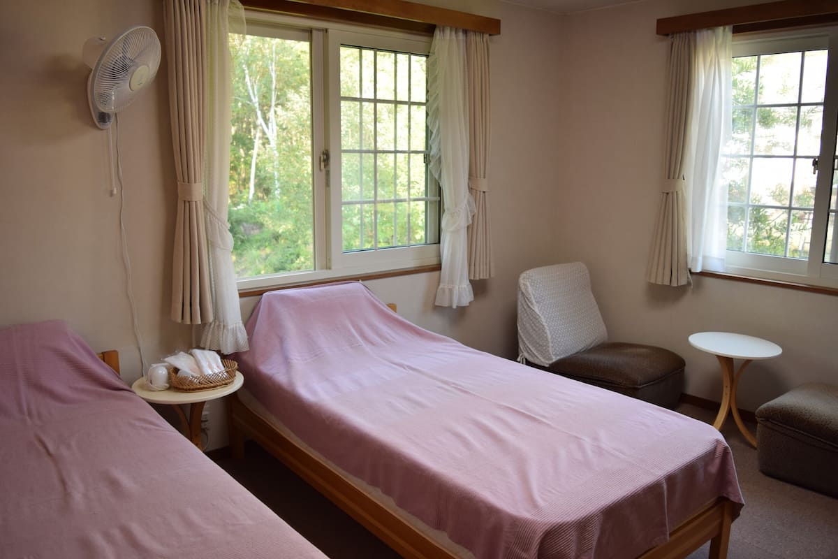 Big Western Style Room | Free WiFi
