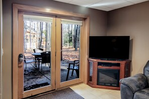 Smart TV, fireplace