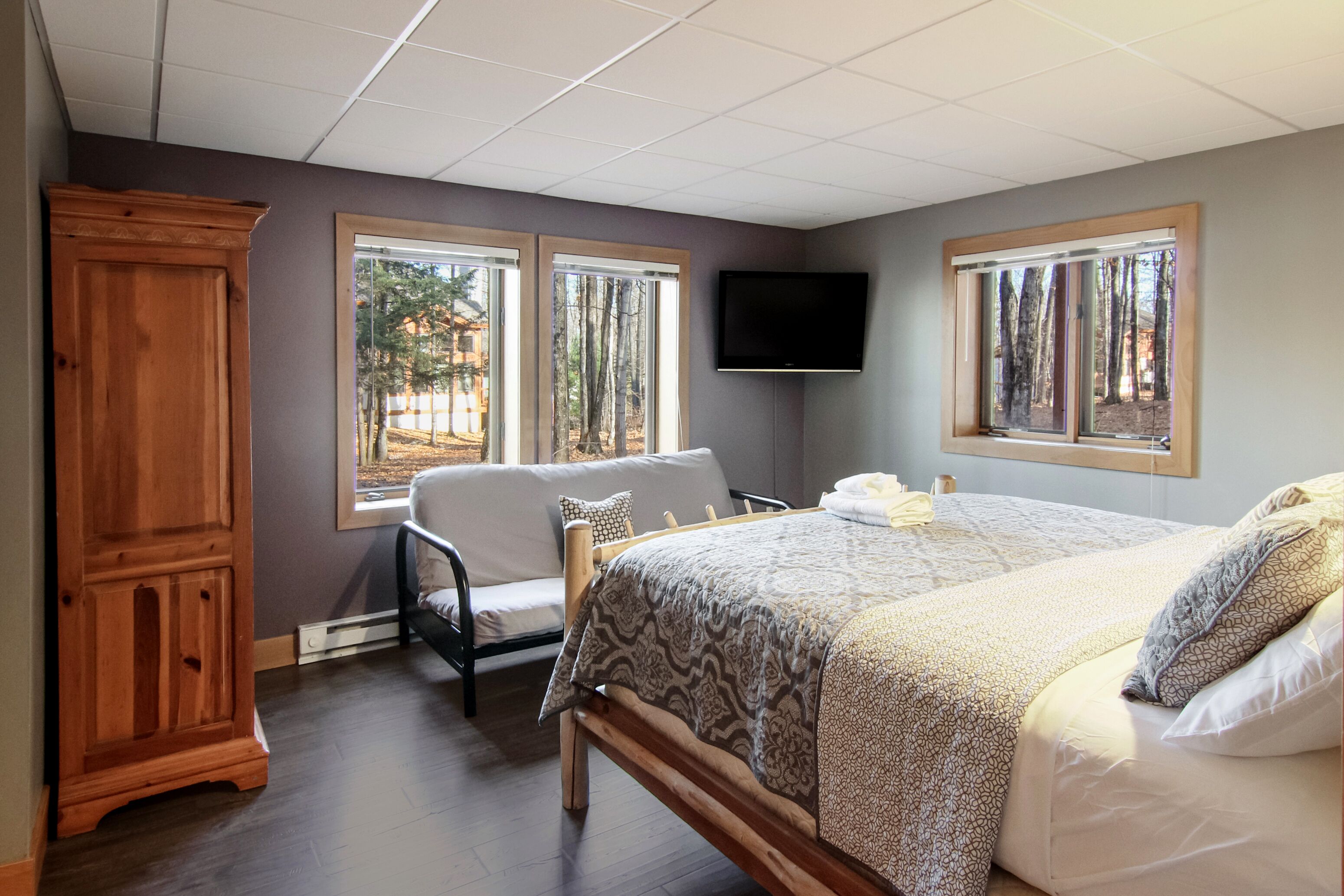 5 quartos, ferros/tábuas de passar roupa, Wi-Fi de cortesia