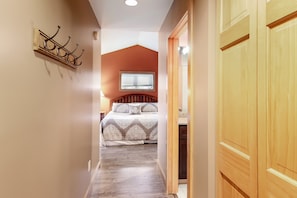 5 bedrooms, iron/ironing board, free WiFi, bed sheets