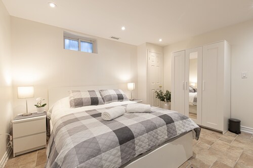 The Artist House in Downtown Richmond Hill [2bdrm|1 bath]