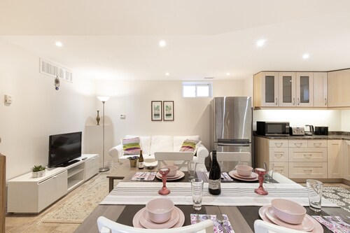 The Artist House in Downtown Richmond Hill [2bdrm|1 bath]