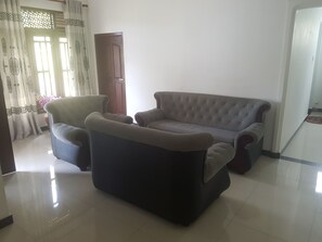 Living area - dumi house, pelena, weligama, sri lanka. (weligama)