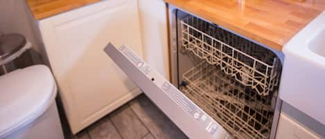 Private Vacation Home,3 Bedrooms, 2 Bathrooms, Ocean View | Private kitchen | Full-size fridge, microwave, oven, stovetop