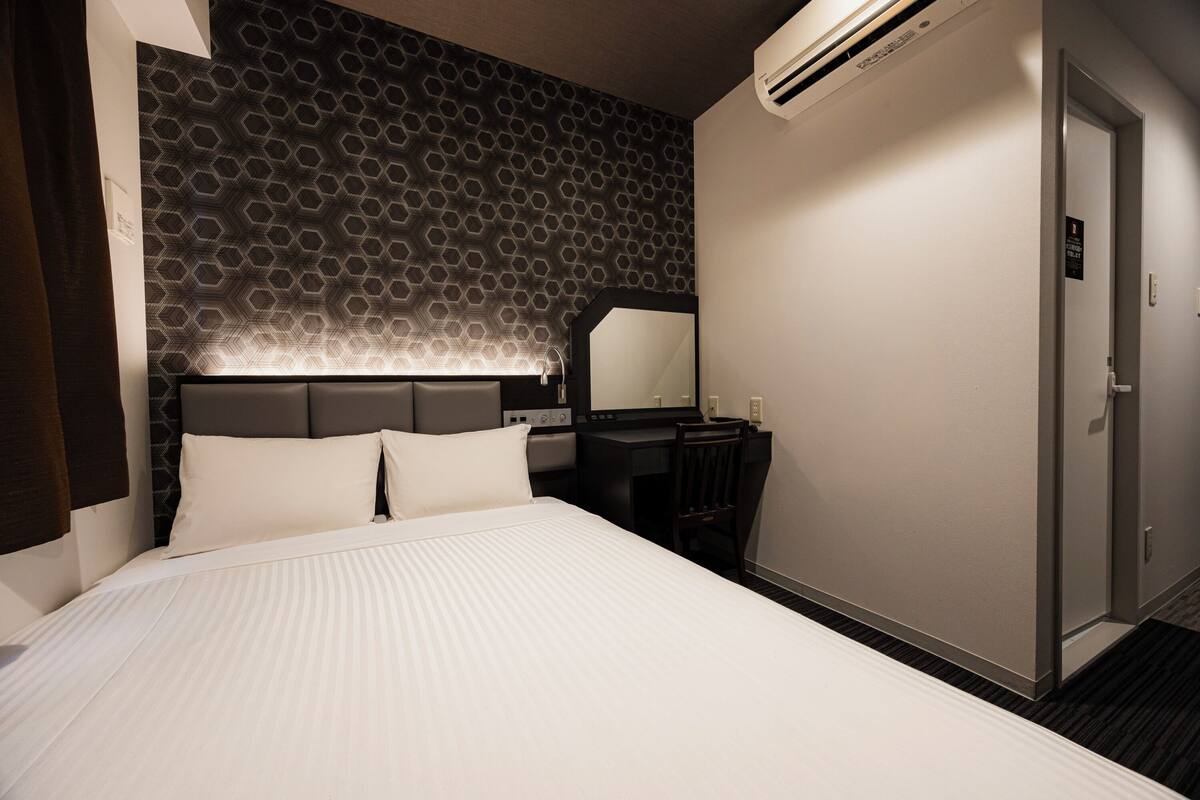 Small Double Room | Desk, iron/ironing board (on request), free WiFi
