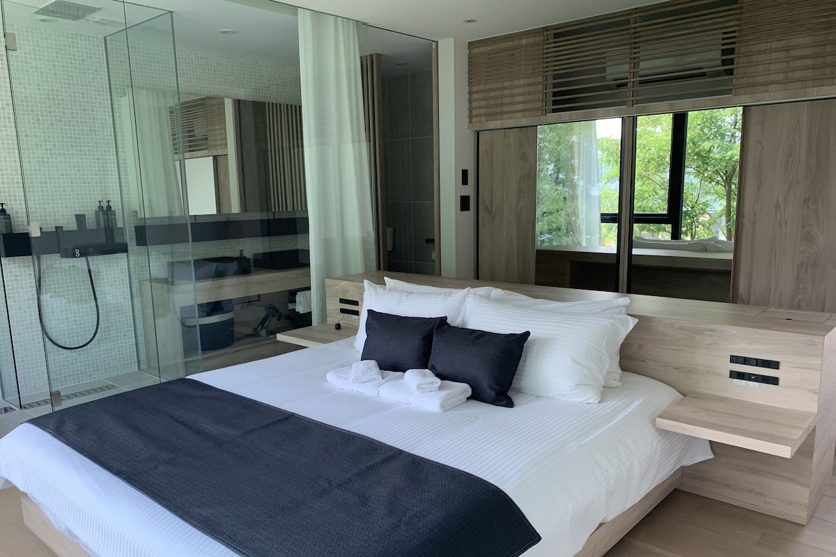 3 Bedroom Apartment | Desk, iron/ironing board, cots/infant beds, free WiFi