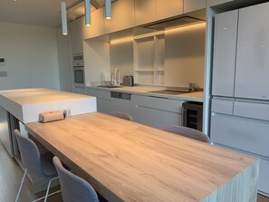 Apartamento, 2 habitaciones | Cocina privada | Frigorífico grande, microondas, horno y placa de cocina