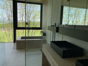 Leilighet, 3 soverom | Bad | Dusj, toalettartikler (inkludert), hårføner og tøfler