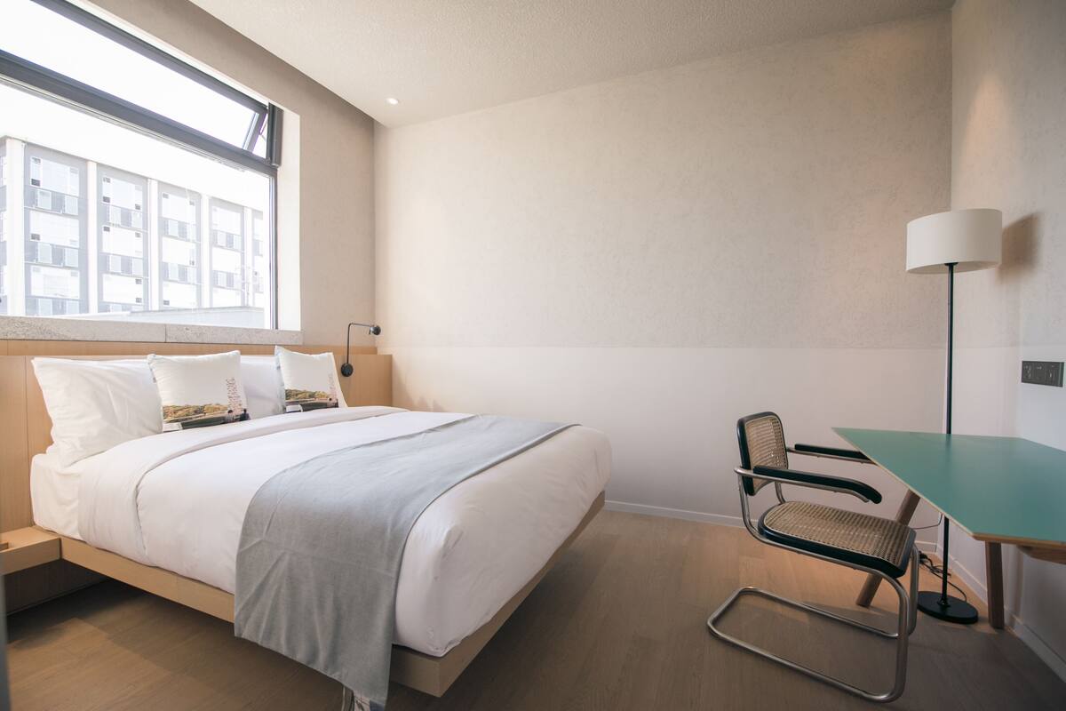 Free WiFi, individually decorated, bed sheets