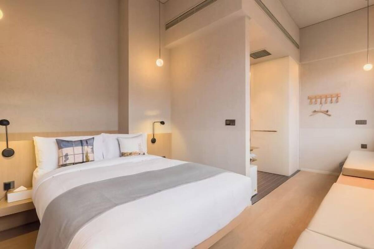 Free WiFi, individually decorated, bed sheets