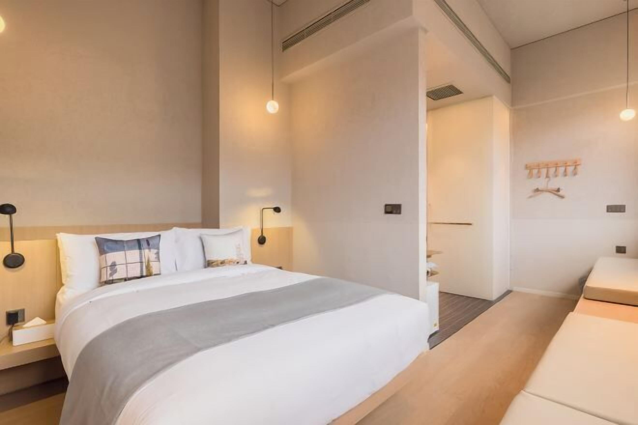 Individually decorated, free WiFi, bed sheets