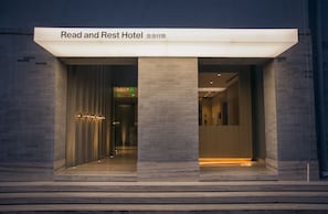 Front of property - evening/night - Read and Rest Hotel (Beijing)