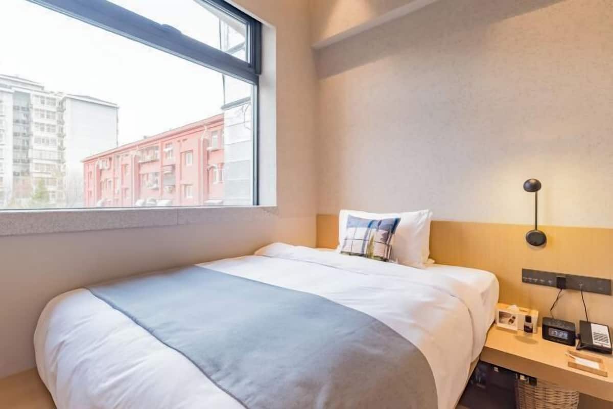 Decoración personalizada, wifi gratis y ropa de cama