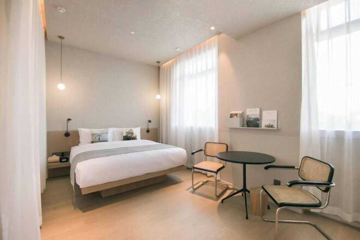 1 dormitori, decoració individual, wifi gratuïta i roba de llit