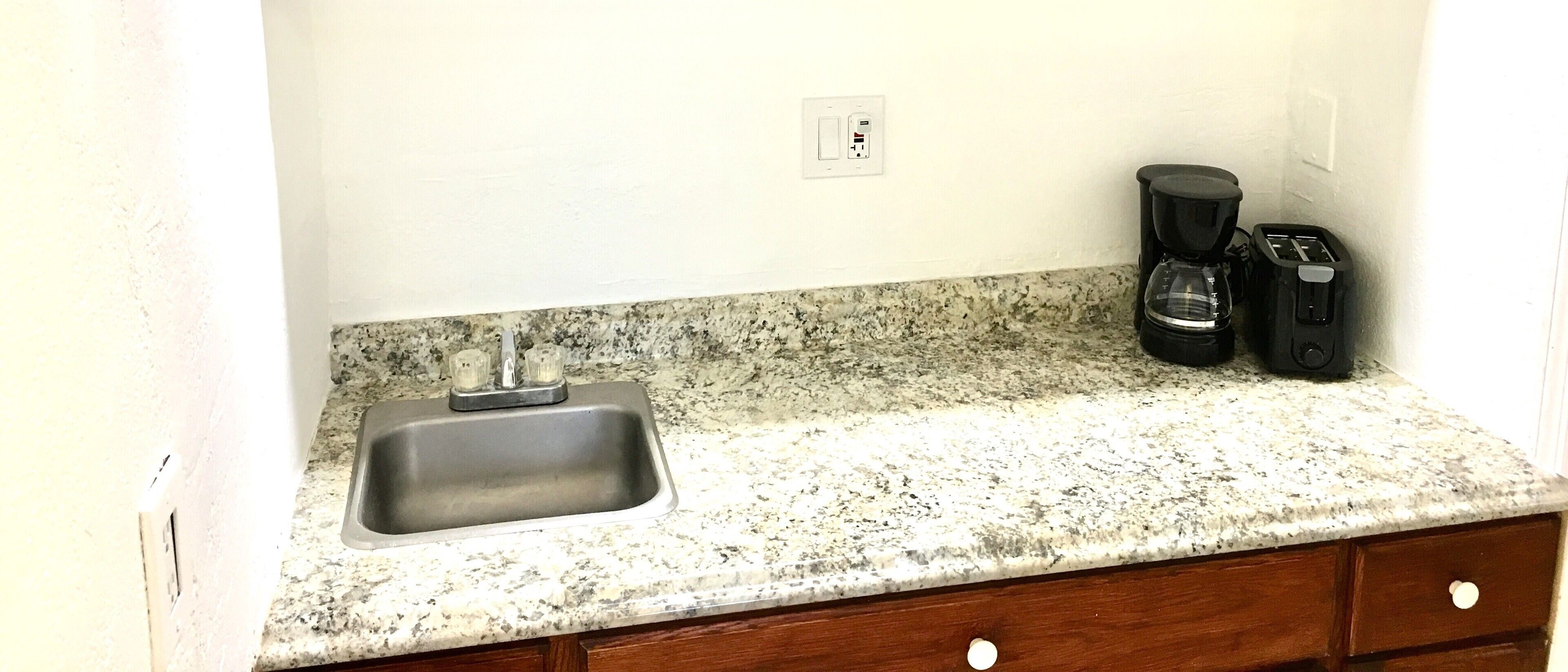 BAJANDA  BY ANDY RESORT  is very good for couples, business travelers, tourist