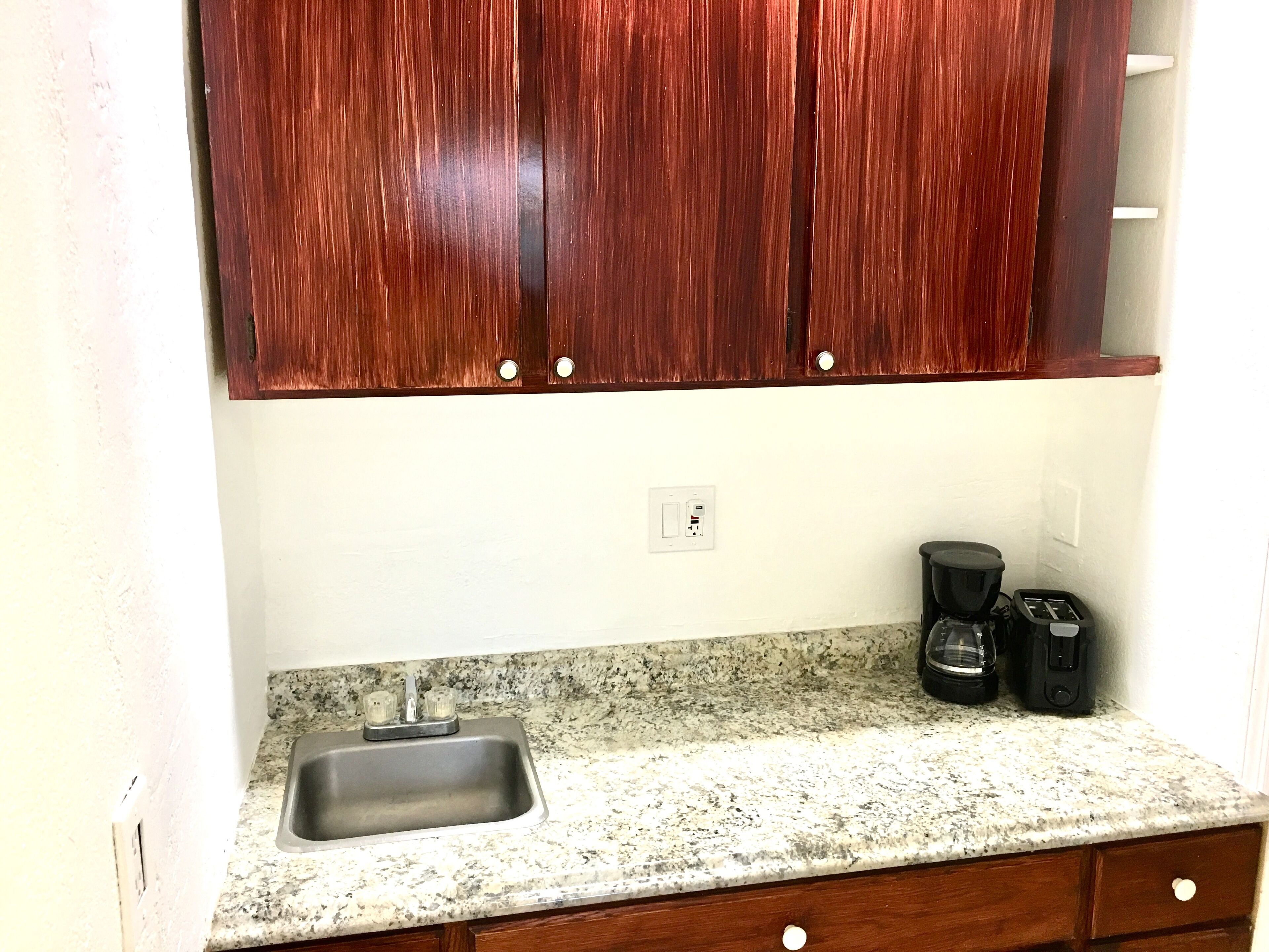 BAJANDA  BY ANDY RESORT  is very good for couples, business travelers, tourist