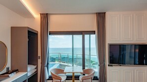 Cortinas blackout, wifi gratis y ropa de cama 