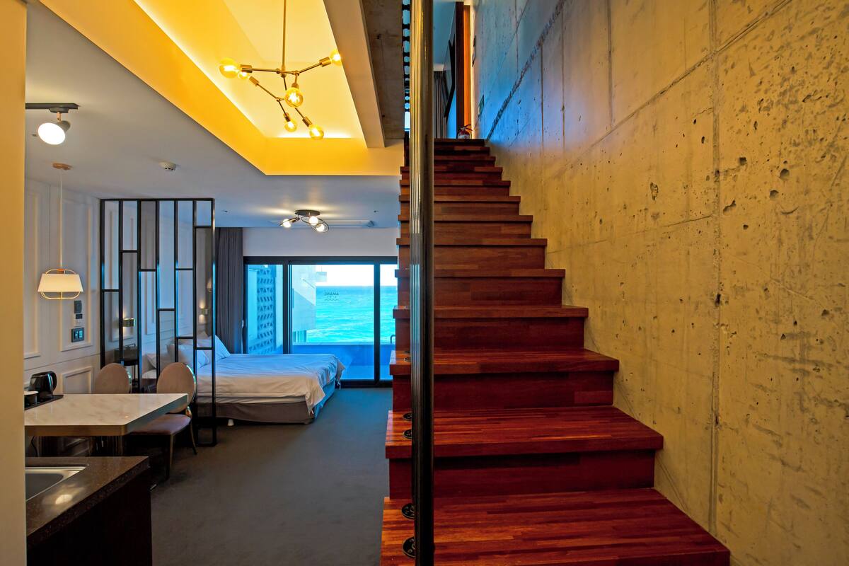 Cortinas blackout, wifi gratis y ropa de cama 