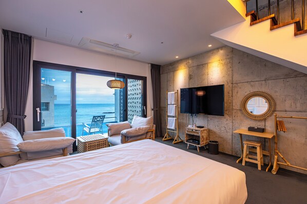 Deluxe Family Twin | Blackout drapes, free WiFi, bed sheets