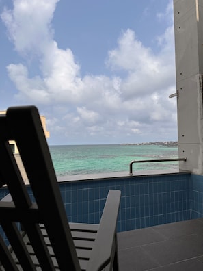 Suite Deluxe (Family) | 1 chambre, rideaux occultants, Wi-Fi gratuit, draps fournis