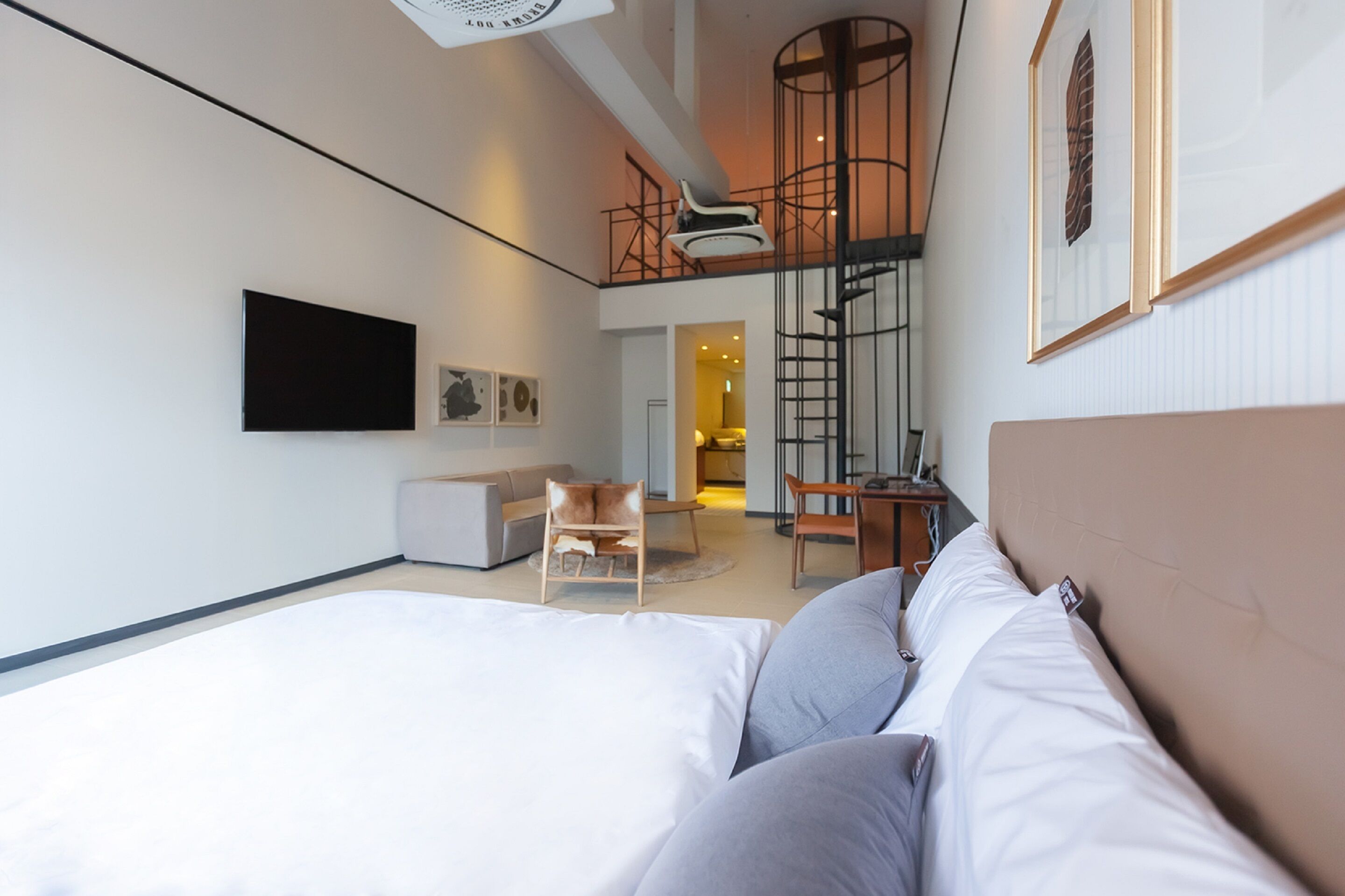 premium studio suite (duplex) | free minibar, desk, free wifi