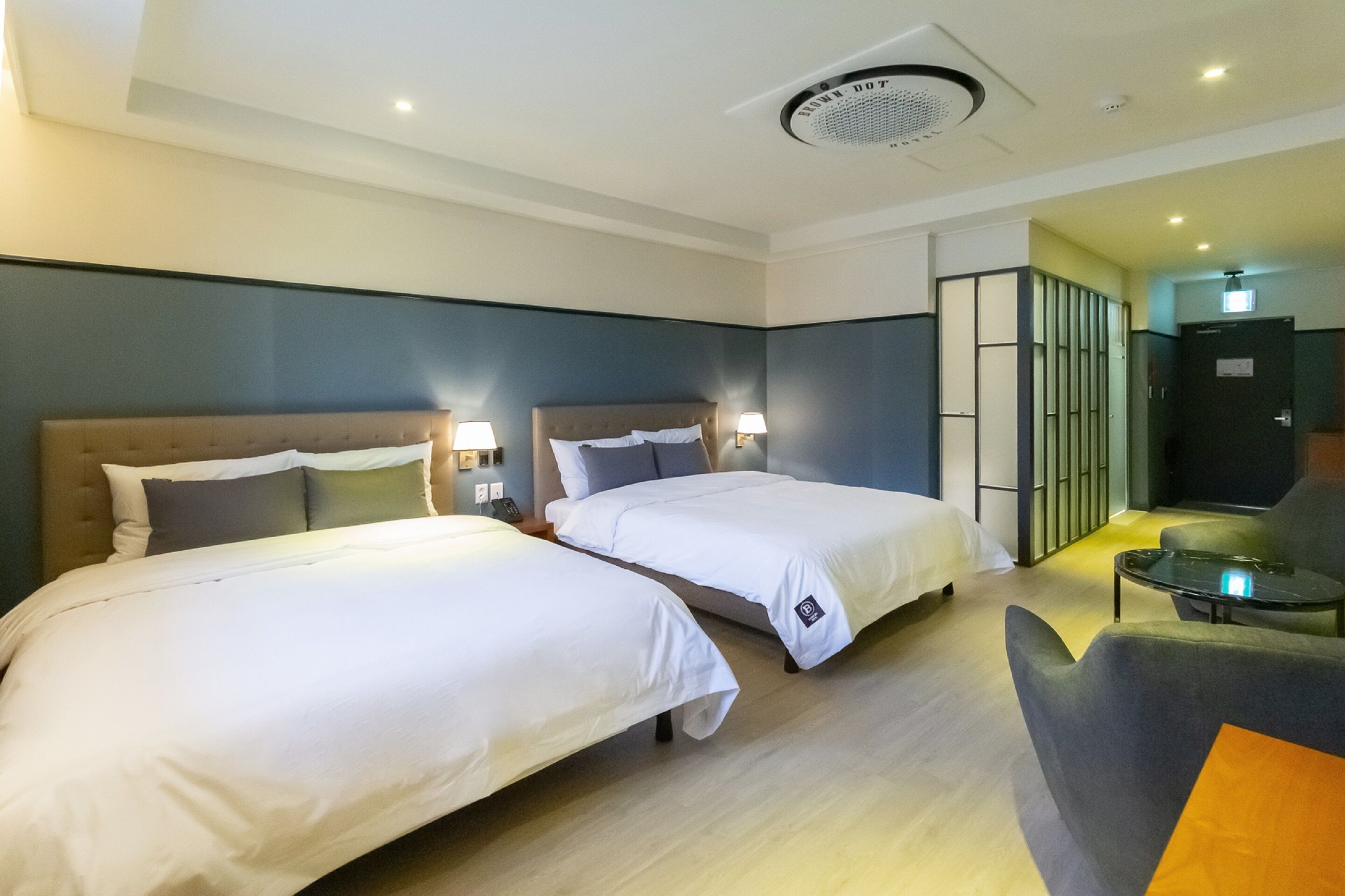 superior twin room | free minibar, desk, free wifi