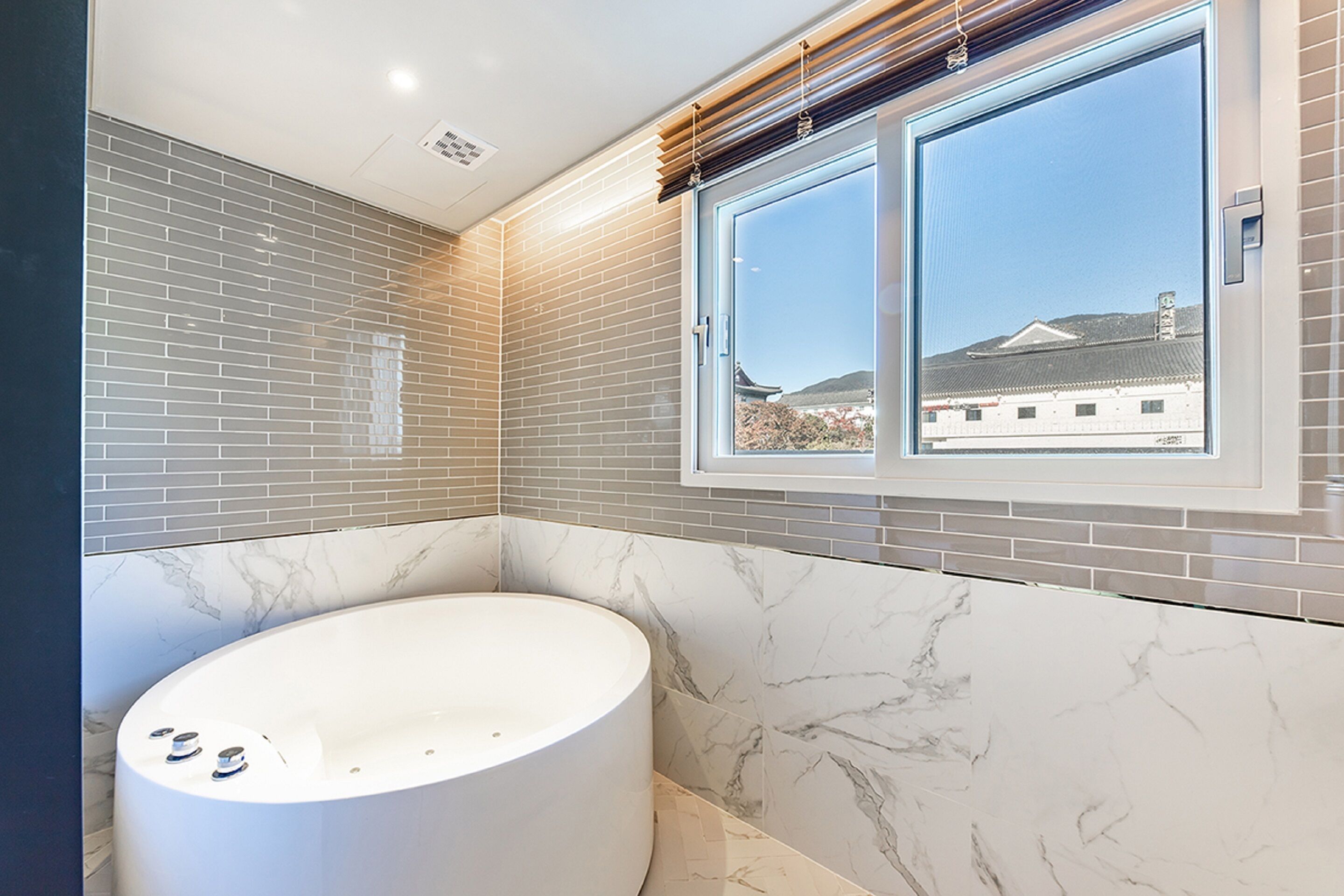 deluxe double room | private spa tub