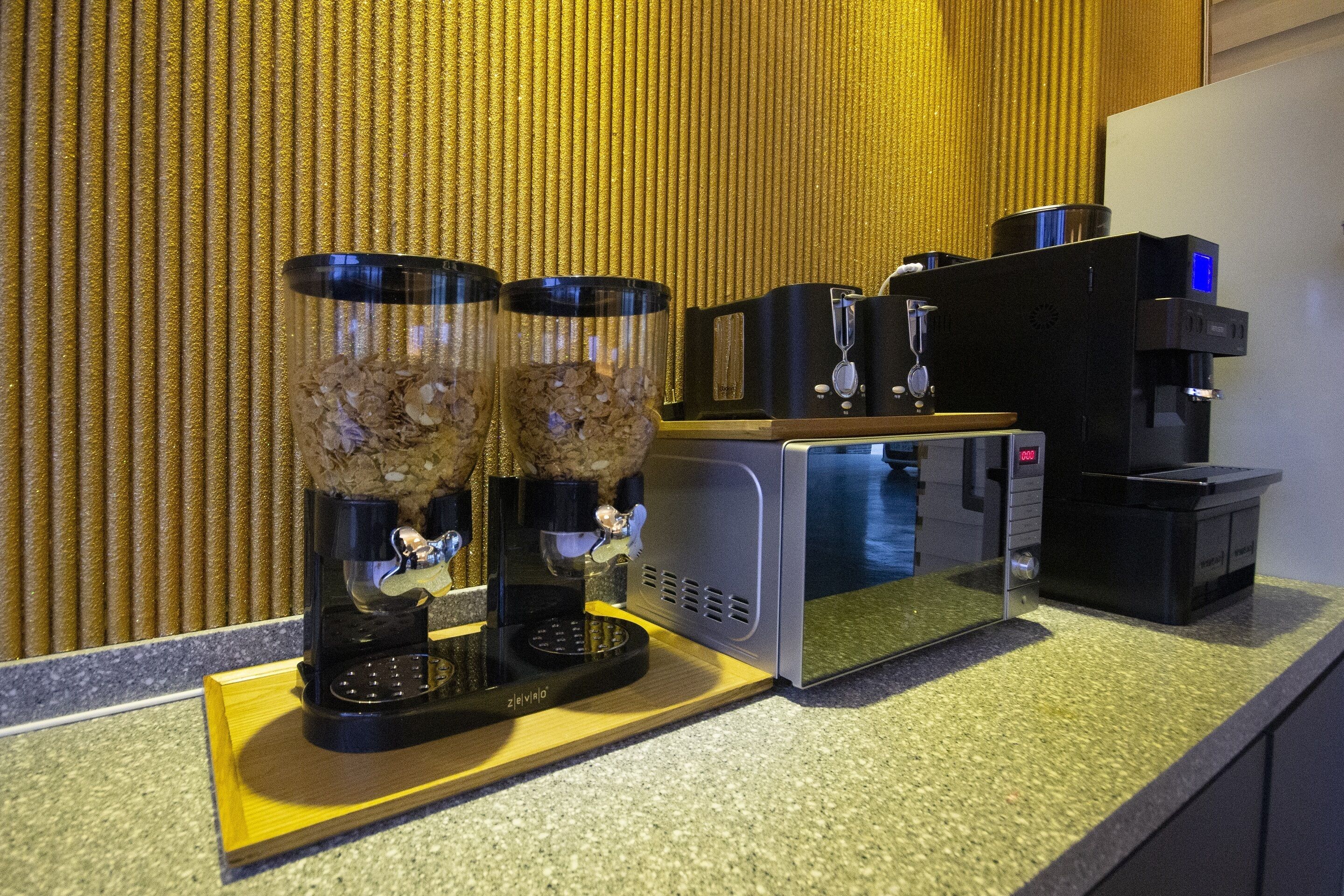 free daily self-service breakfast