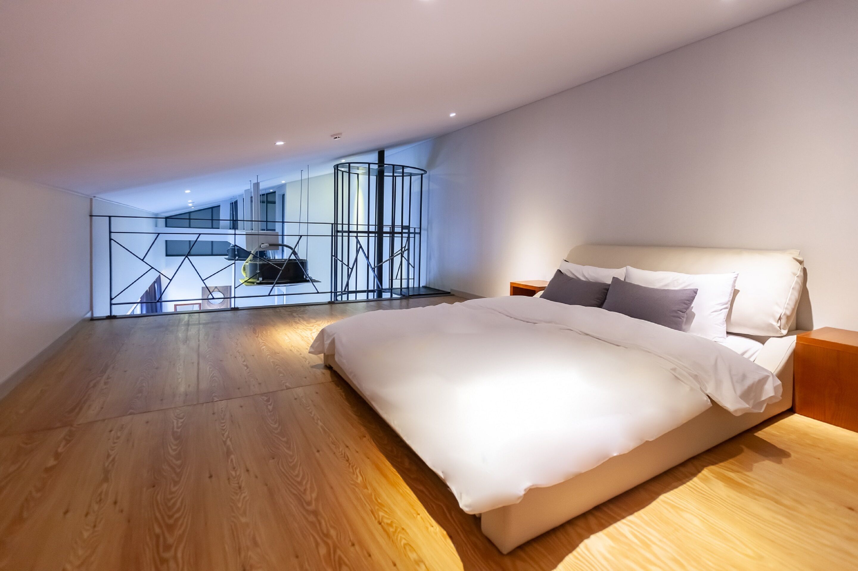 premium studio suite (duplex) | free minibar, desk, free wifi