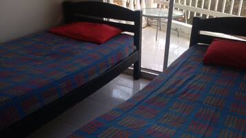 3 habitaciones y ropa de cama