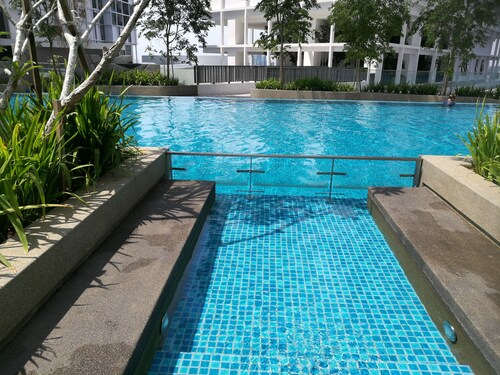 FREEWIFI | NETFLIX | IFLIX | cerca de iCity / iCentral Mall / UITM / SACC / JAKEL / UNISEL / IDCC