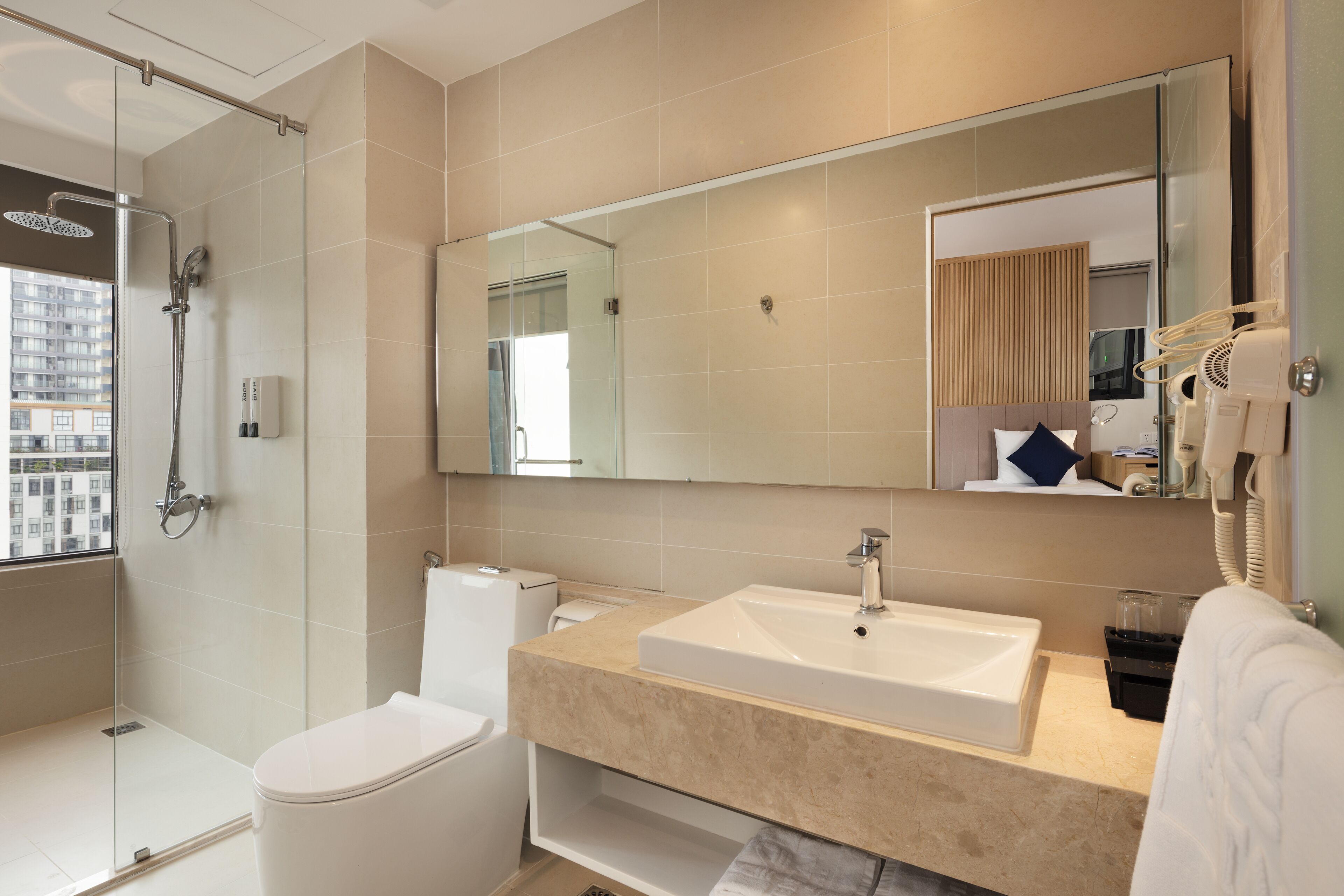 superior double or twin room | bathroom | free toiletries, hair dryer, bathrobes, slippers