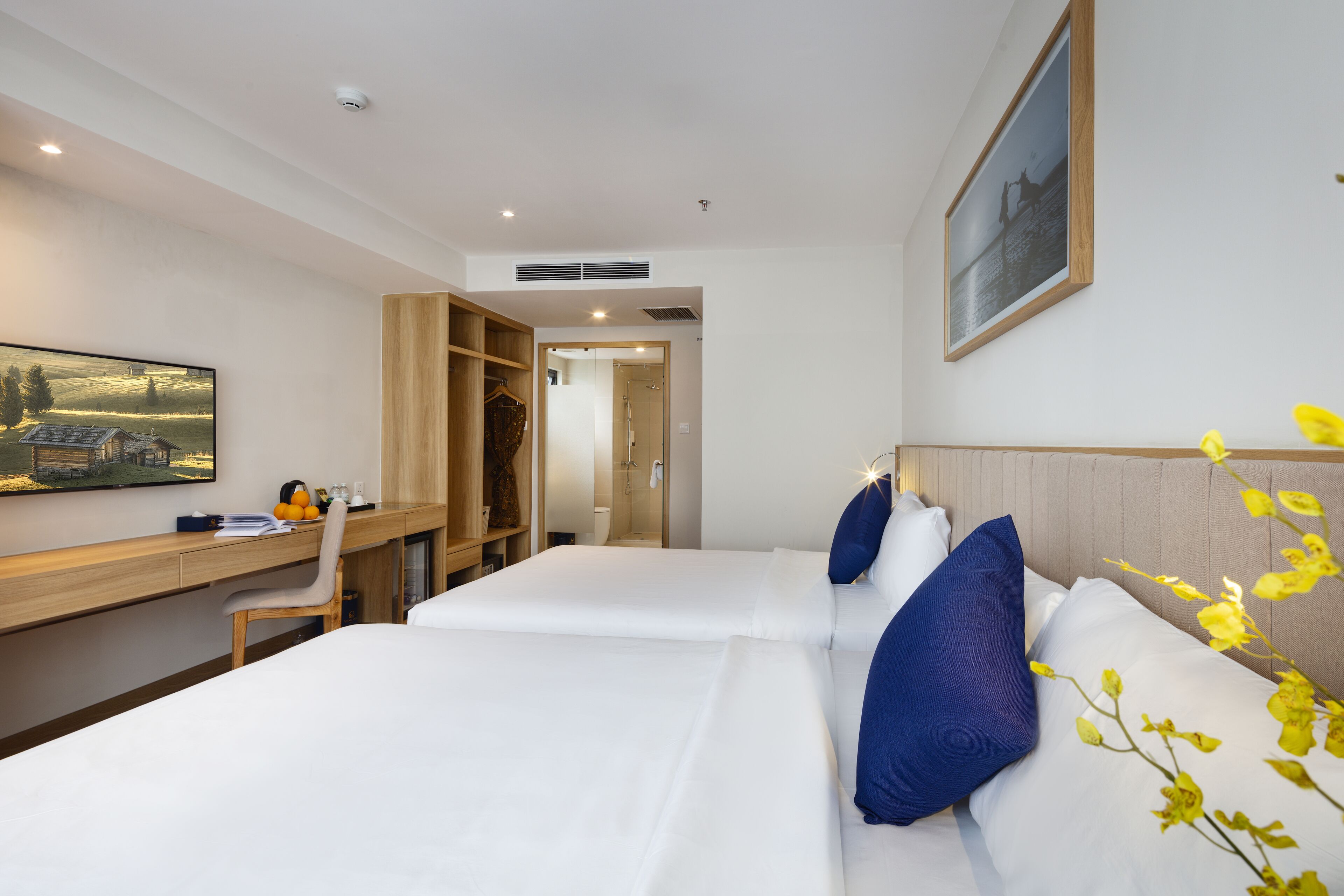 family quadruple room | minibar, in-room safe, individually decorated, individually furnished