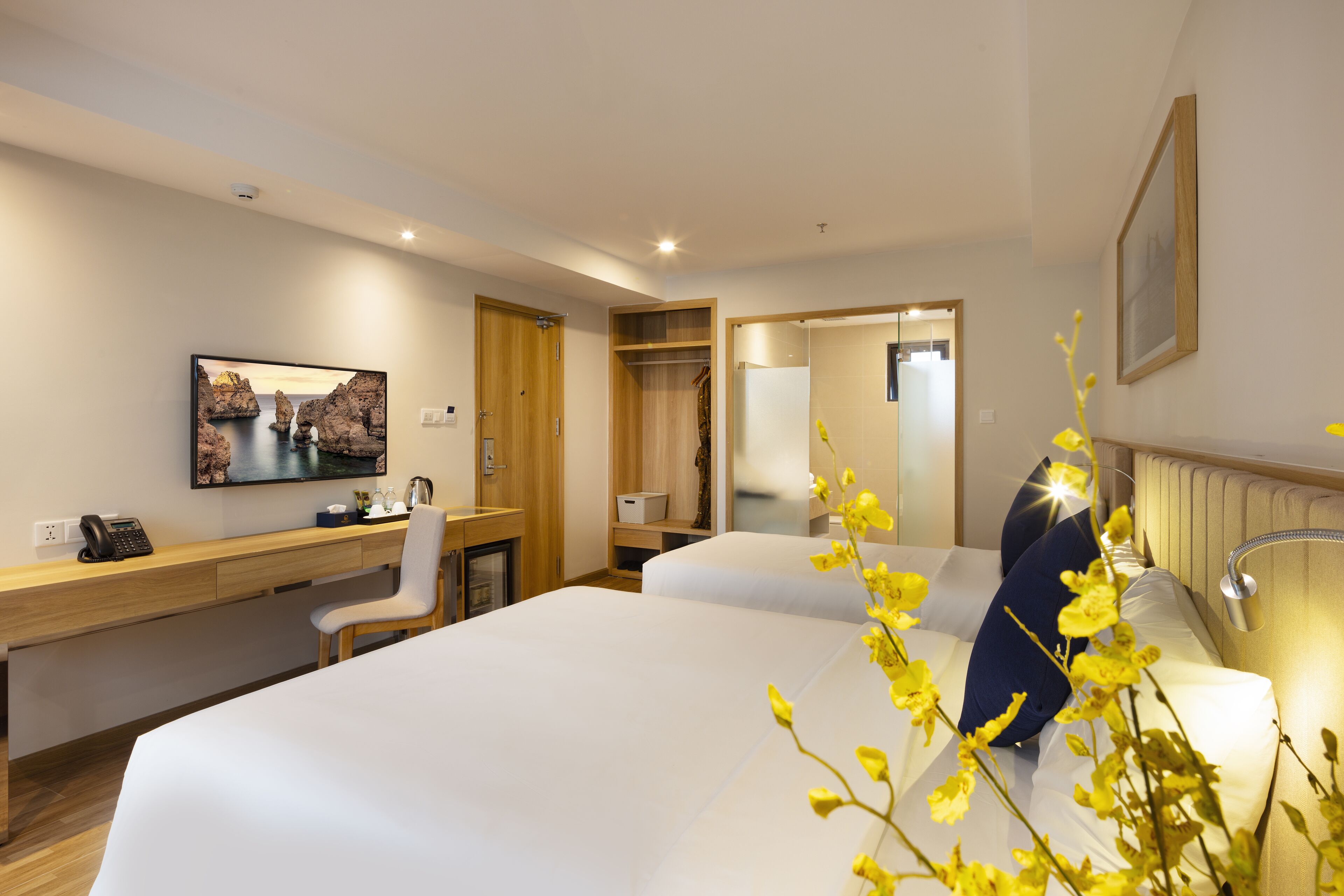 minibar, in-room safe, individually decorated, individually furnished