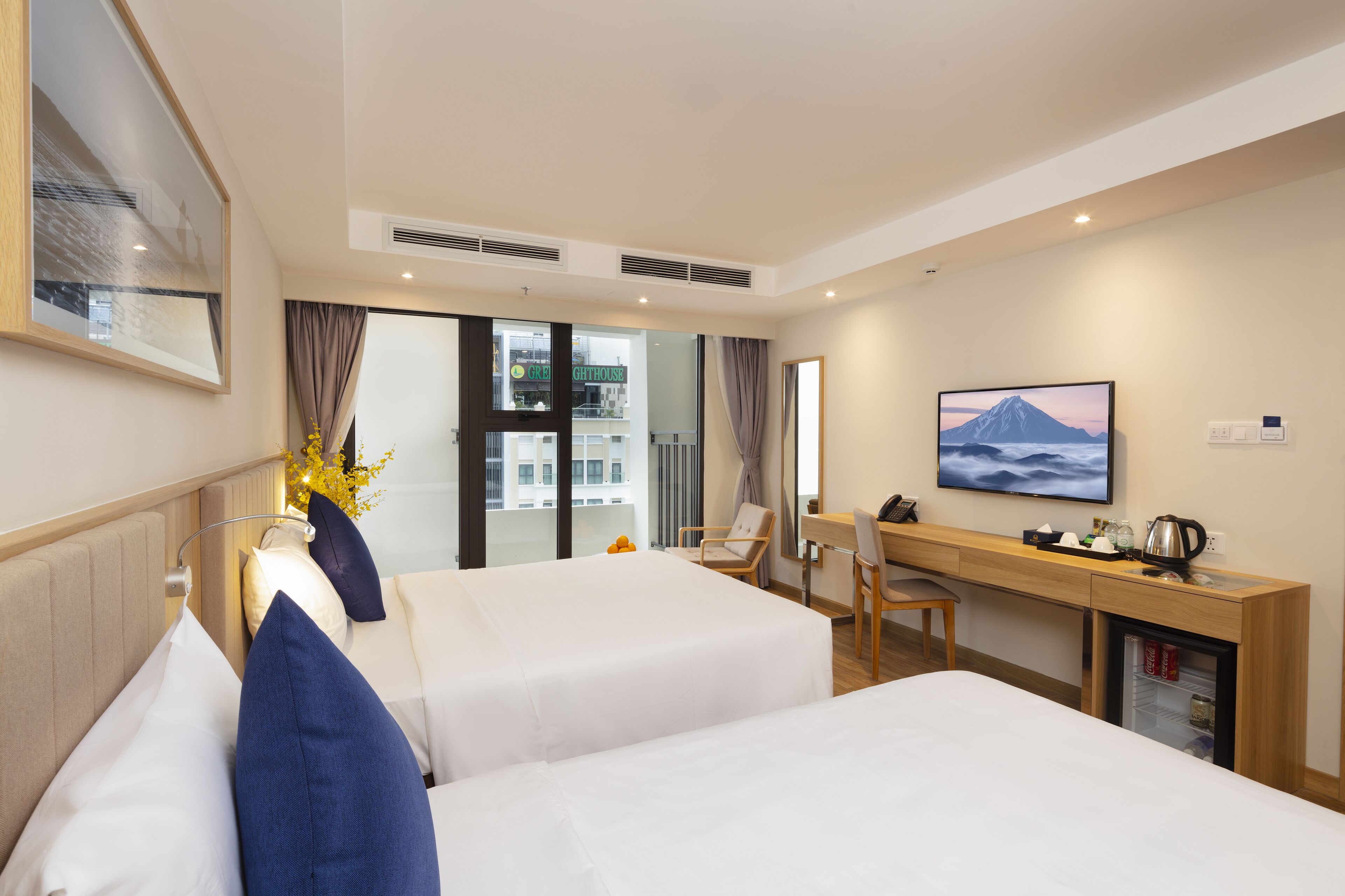 minibar, in-room safe, individually decorated, individually furnished