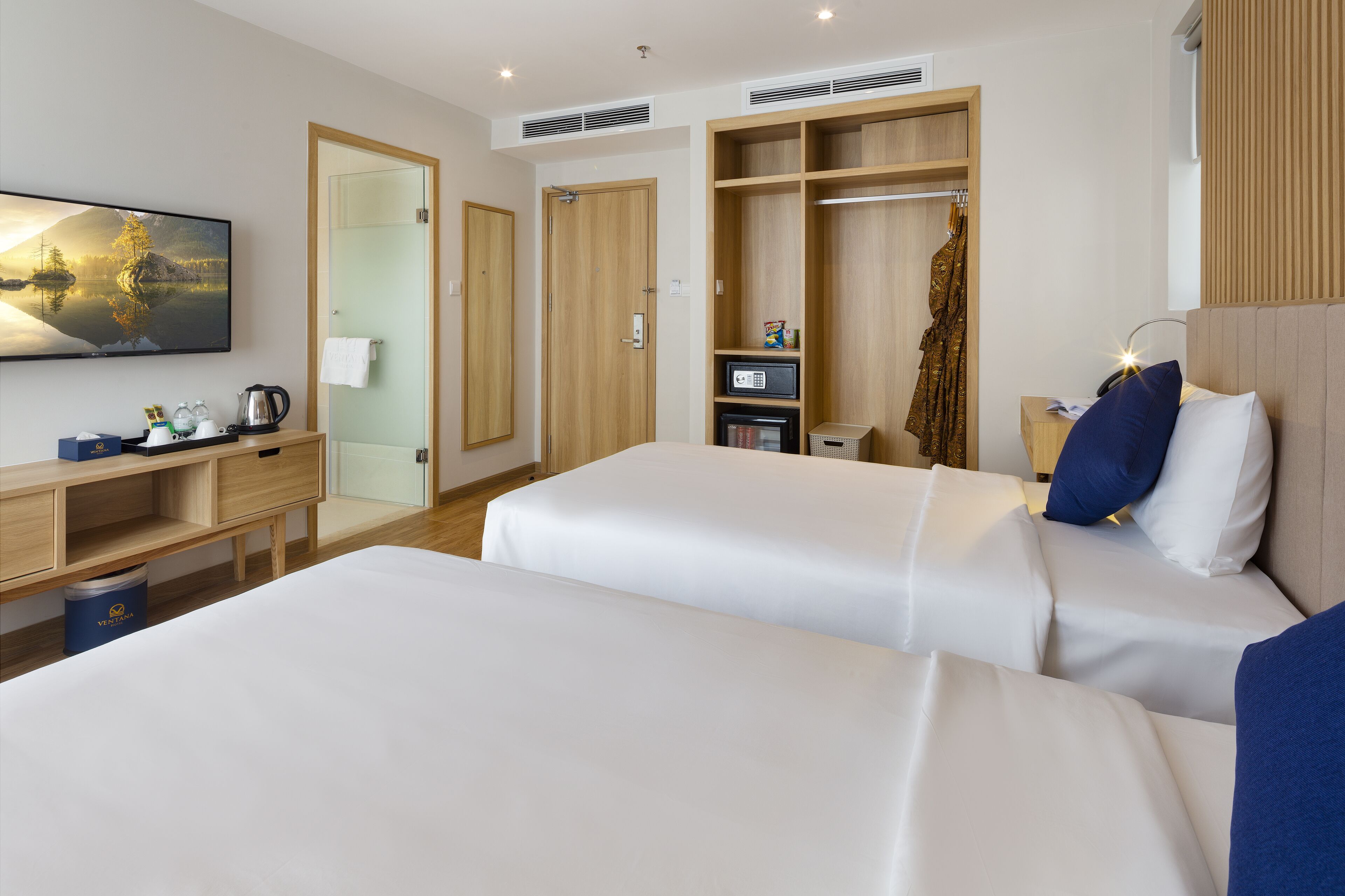 minibar, in-room safe, individually decorated, individually furnished