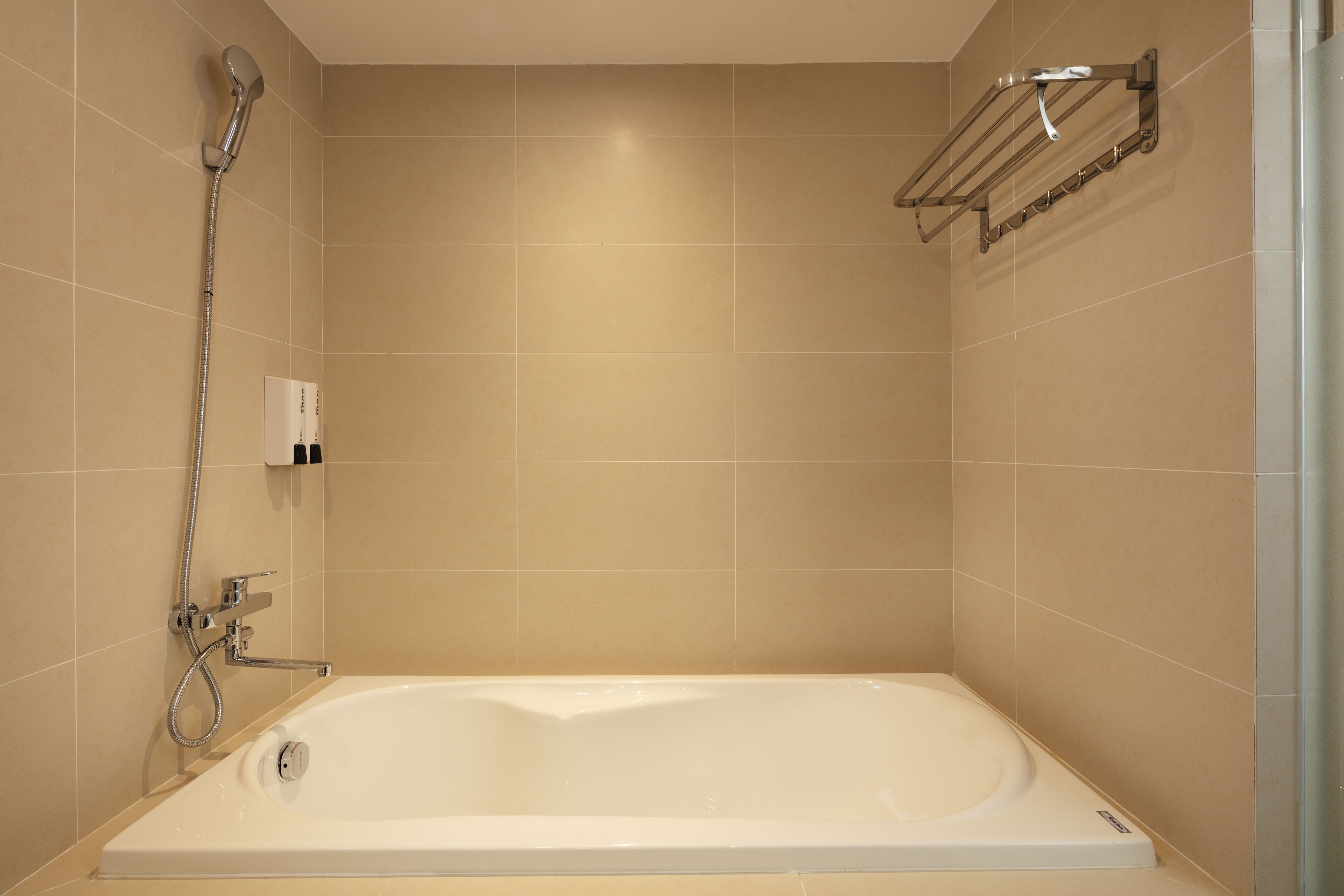 executive triple room, balcony, tower | bathroom shower